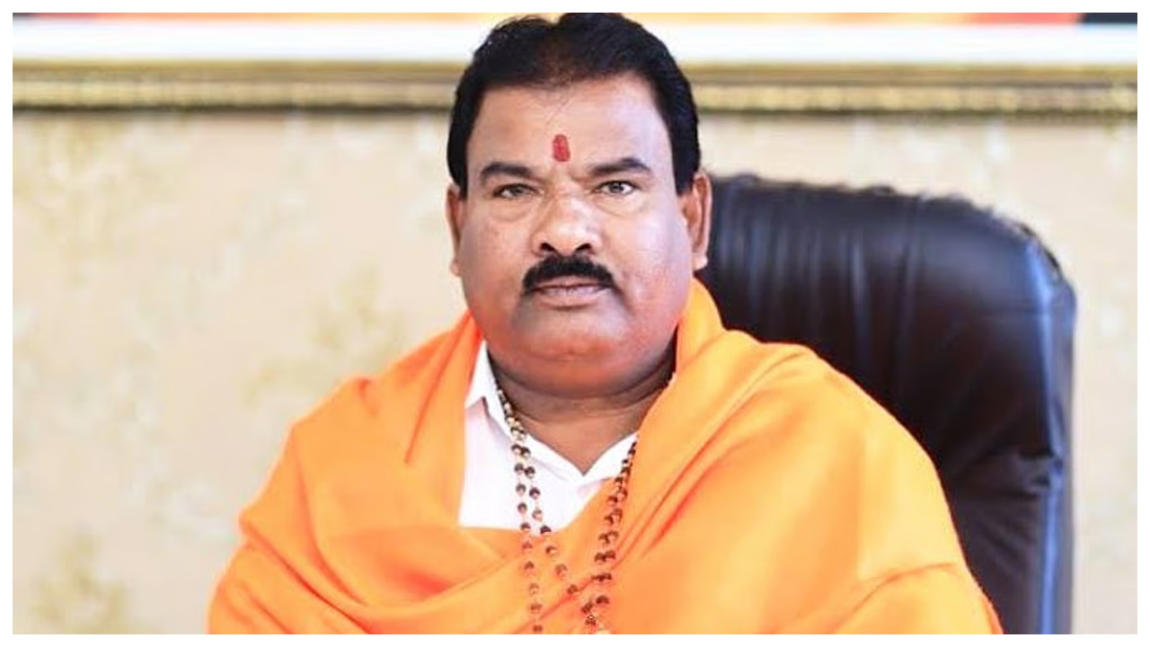 “சர்ச்சையில் சிக்குவது எனக்கு ஒன்றும் புதிதல்ல…” உணவு ஊழியரை தாக்கியதால் சர்ச்சையில் சிக்கிய சிவசேனா எம்எல்ஏ… தென்னிந்தியர்கள் தான் காரணம் என குற்றச்சாட்டு…!!