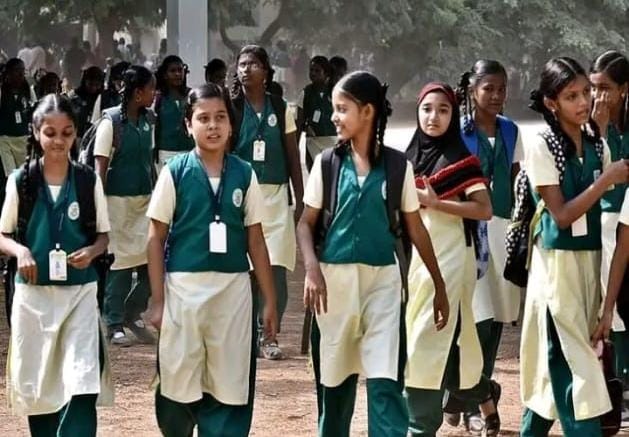 தமிழகத்தில் இந்த மாவட்டத்தில் ஜூன் 8-ல் பள்ளி கல்லூரிகளுக்கு விடுமுறை… ஆட்சியர் அறிவிப்பு..!!!