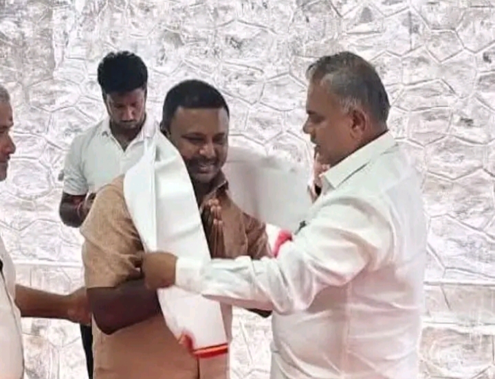 Breaking: அதிமுகவில் இருந்து நீக்கிய இபிஎஸ்… புஸ்ஸி ஆனந்த் முன்னிலையில் தவெக-வில் இணைந்தால் முன்னாள் நிர்வாகி ஆனந்தகுமார்…!!!!