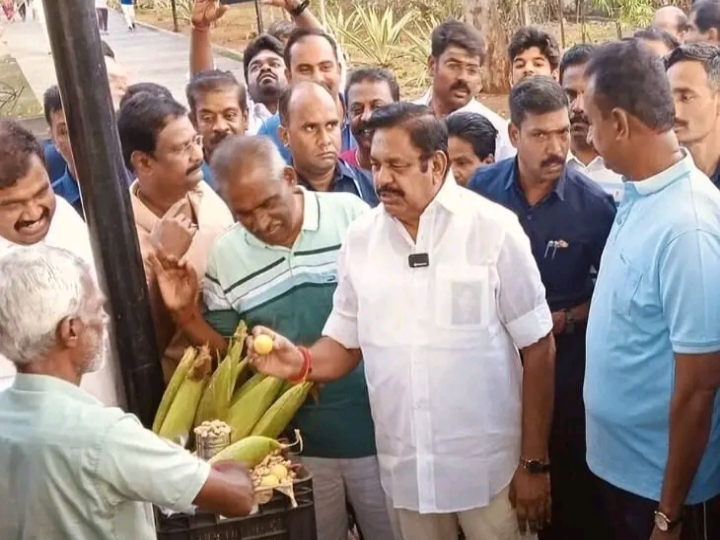 “மொத்தமாக 20 எலுமிச்சை பழங்களை ரூ.100-க்கு காசு கொடுத்து வாங்கிய இபிஎஸ்”… மகிழ்ச்சியில் சாலையோர வியாபாரி… வைரலாகும் வீடியோ…!!!!