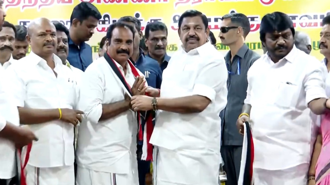 FLASH: விசிக, பாமக, தேமுதிகவுக்கு ஷாக்….! எடப்பாடி பழனிச்சாமி முன்னிலையில் 1000 பேர் அதிமுகவில் கூண்டோடு ஐக்கியம்…..!!