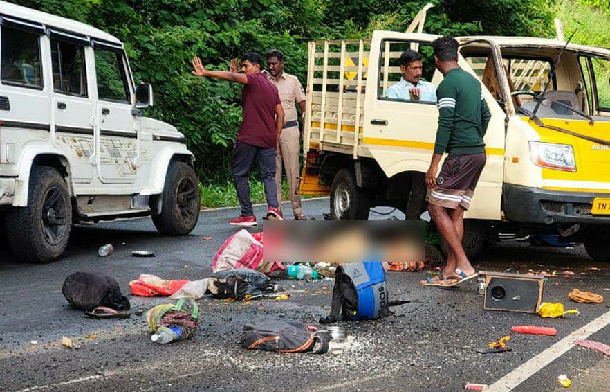 வேலைக்கு சென்ற மலை கிராம மக்கள்….! வாகனம் கவிழ்ந்து 3 பேர் துடிதுடித்து பலி…. 18 பேர் படுகாயம்…. கோர விபத்து…!!