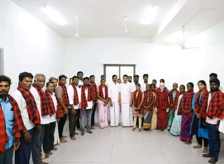 Breaking: இபிஎஸ், விஜய்க்கு ஷாக்..! அதிமுக, தவெக நிர்வாகிகள்  கூண்டோடு திமுகவில் ஐக்கியம்… தொடரும் செந்தில் பாலாஜியின் அதிரடி வேட்டை…!!!