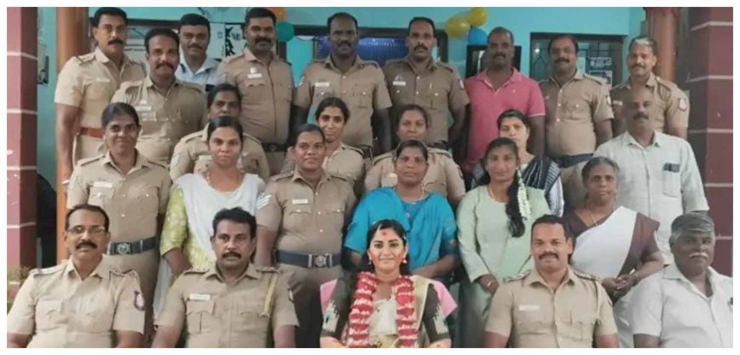 கொரோனா பாதிப்பால் உயிரிழந்த தந்தை… அப்பா ஸ்தானத்தில் வளைகாப்பு நடத்திய காவல்துறையினர்… நெகிழ்ச்சி சம்பவம்…!!