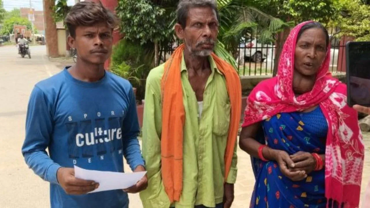 திருமணத்திற்காக புதிய பைக் வாங்கிய விவசாய குடும்பம்… பணம் செலுத்திய பிறகும் பைக்கை பறிமுதல் செய்த மோசடி கும்பல்… அதிர்ச்சியில் குடும்பத்தினர்..!!