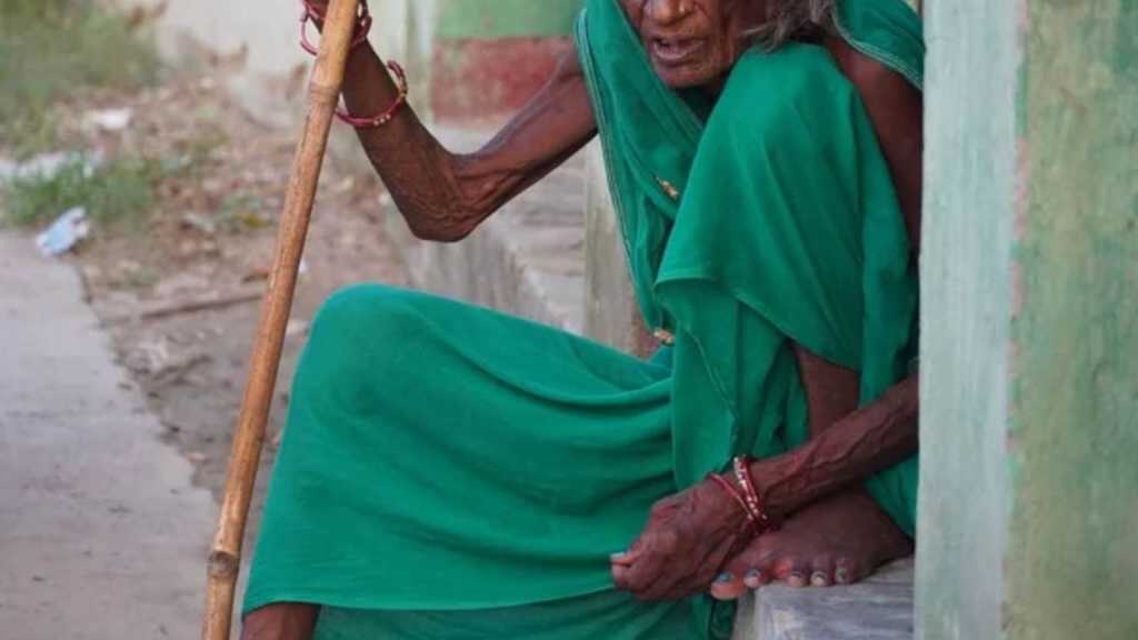“50 வருஷத்துக்கு முன் காதல் திருமணம்”… வேறு ஜாதி நபரை மணந்ததால் ஆயுசு முழுவதும் புறக்கணிப்பு… இறப்பில் கூட நிம்மதி இல்லை… 80 வயது மூதாட்டியின் வேதனை வாழ்க்கை..!!!!