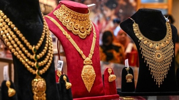 Breaking: குட் நியூஸ்..! அதிரடியாக குறைந்தது தங்கம் விலை… ஒரு சவரன் எவ்வளவு தெரியுமா..? நகைப்பிரியர்களுக்கு மகிழ்ச்சி செய்தி…!!!