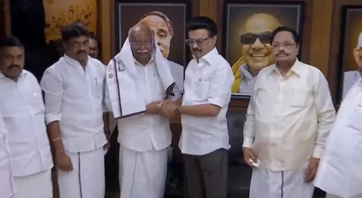 FLASH:  திமுக இலக்கிய அணித் தலைவராக  அன்வர்ராஜா நியமனம்..!!