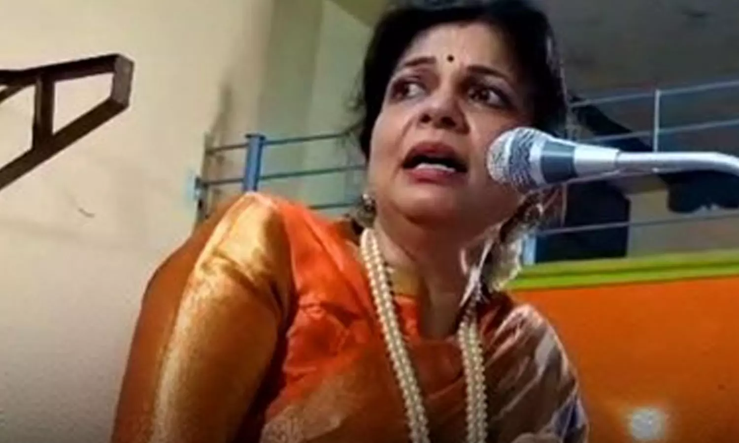 சாயங்காலம் 6 மணி ஆனா..”உங்க பொண்ணுக்கு விதிக்கிற கட்டுப்பாடு உங்க மகனுக்கும் விதியுங்க”… சௌமியா அன்புமணி பேச்சு..!!