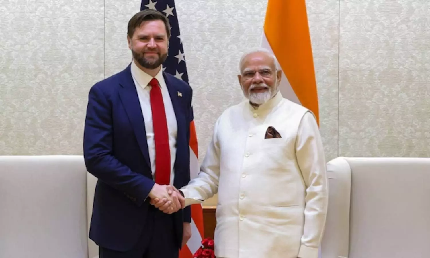 ரஷ்யா- உக்ரைன் இடையேயான போர்… இதற்காக தான் இந்தியாவுக்கு கூடுதல் வரி விதிக்கப்பட்டது… அமெரிக்கா துணை அதிபர் அதிரடி பேட்டி…!!!