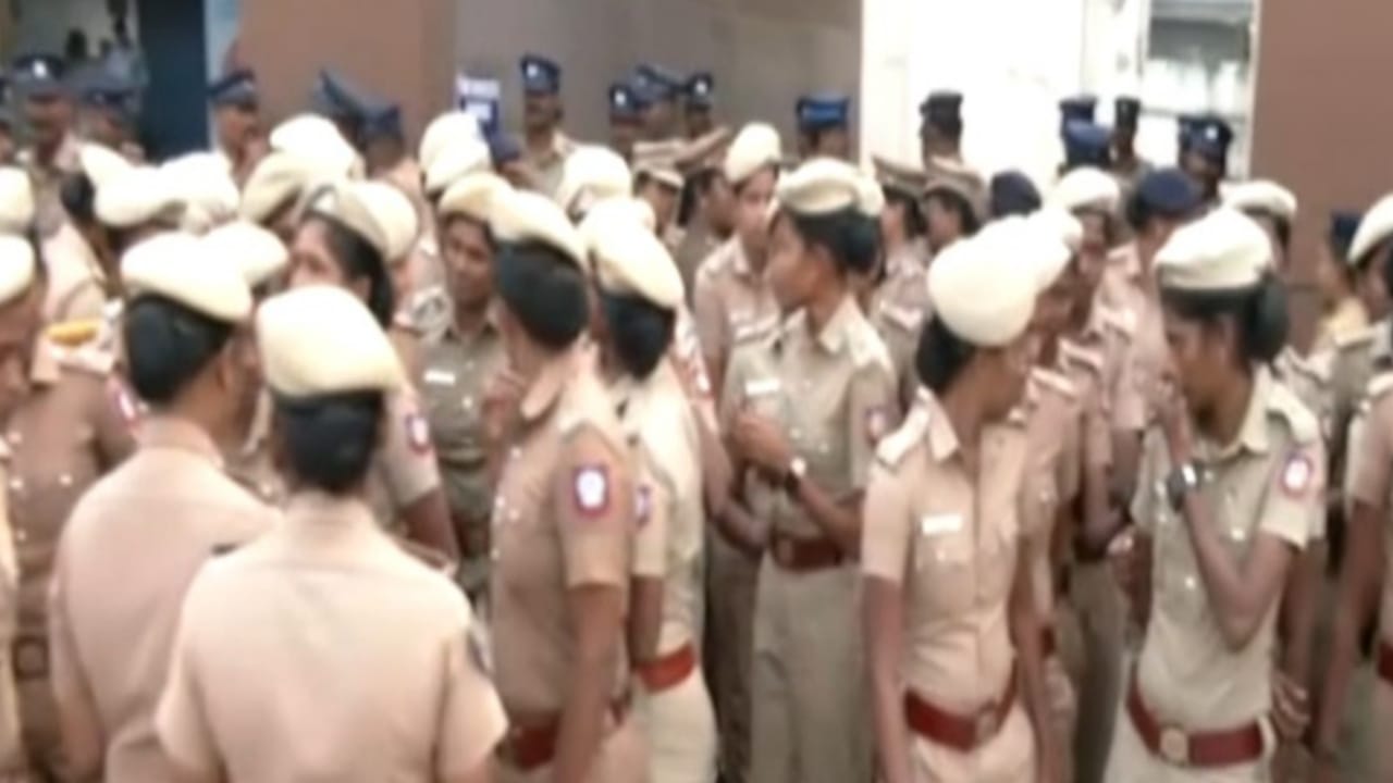 Breaking:  45 வயதுக்கு மேற்பட்ட பெண் காவலர்களுக்கு ரோந்து பணியில் விலக்கு – மாநகர காவல் ஆணையத்தின் புதிய உத்தரவு..!!