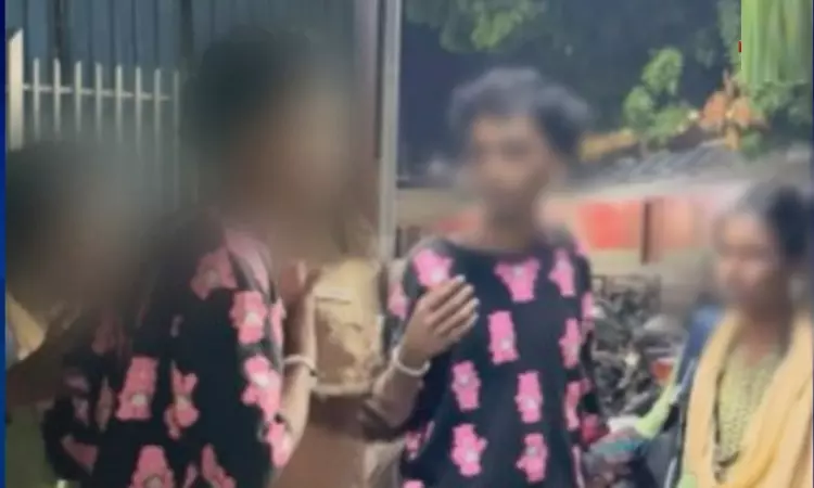 அப்பா..! இவன்தான் என் காதலன்.. பணம் கொடுங்க.. நாங்க இப்பவே ஓடிப் போறோம்..  துணிச்சலாக சொன்ன மகள்… கோபத்தில் வெளுத்து வாங்கிய பெற்றோர்.. பரங்கிமலை ரயில்வே ஸ்டேஷனில் பரபரப்பு..!!!