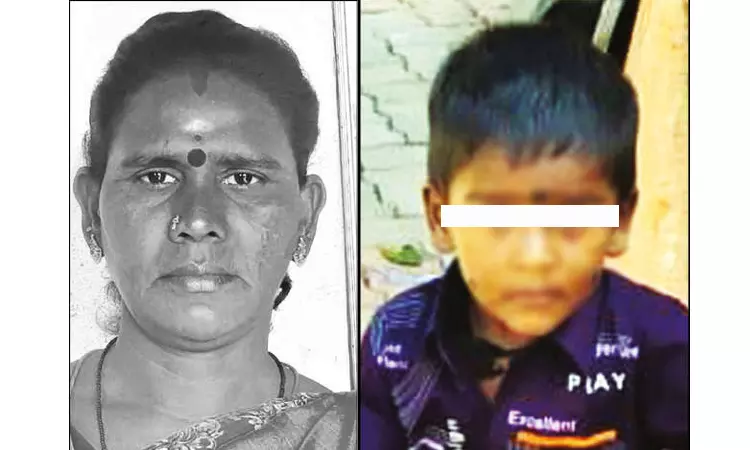 பயங்கரமாக மோதிய லாரி…! இறந்து விடுவோம் என்ற அச்சத்தில் பேரனை தூக்கி வீசிய பெண்…. கடைசியில்…. நெஞ்சை உலுக்கும் பகீர் சம்பவம்…!!