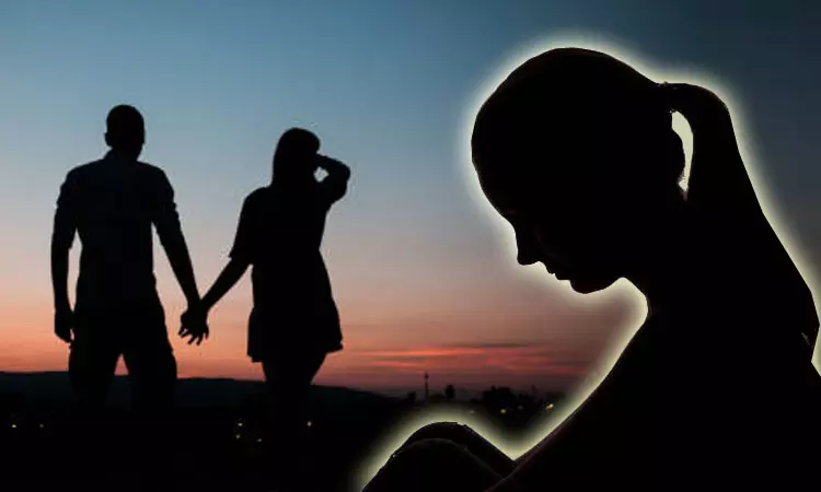ஹோட்டல் பெண் ஊழியருடன் உல்லாசம்….! “உயிரோடு இருக்கும் மனைவி…” இறந்து விட்டதாக கூறி உறவினர்களை அழைத்த முன்னாள் ராணுவ வீரர்….! கள்ளக்காதலால் அரங்கேறிய கொடுமை…. பகீர் பின்னணி…!!