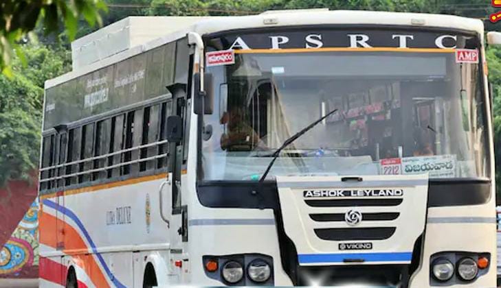 திக் திக் நிமிடங்கள்…! அரசு பேருந்தை தாறுமாறாக ஓட்டி சென்ற முதியவர்…! துரத்தி சென்ற ஓட்டுனர்…. அலறிய பயணிகள்… பரபரப்பு சம்பவம்…!!