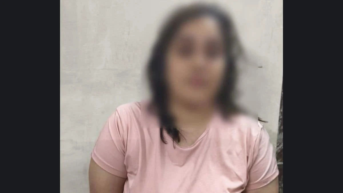 திருமணமான நபருடன் லிவ்- இன் உறவில் இருந்த 27 வயது பெண்… மனைவியை பார்க்க சென்றதால் கத்தியை எடுத்து சரமாரியாக குத்தி… அதிர்ச்சி சம்பவம்…!!!