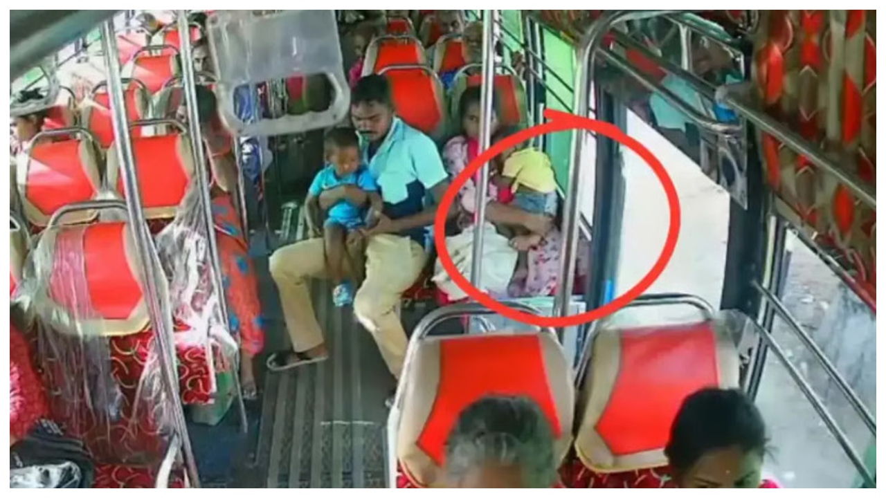 திடீரென சடன் பிரேக் போட்ட ஓட்டுநர்… பேருந்தில் இருந்து தவறி விழுந்த கைக்குழந்தை… பதைப்பதைக்கும் வீடியோ..!!