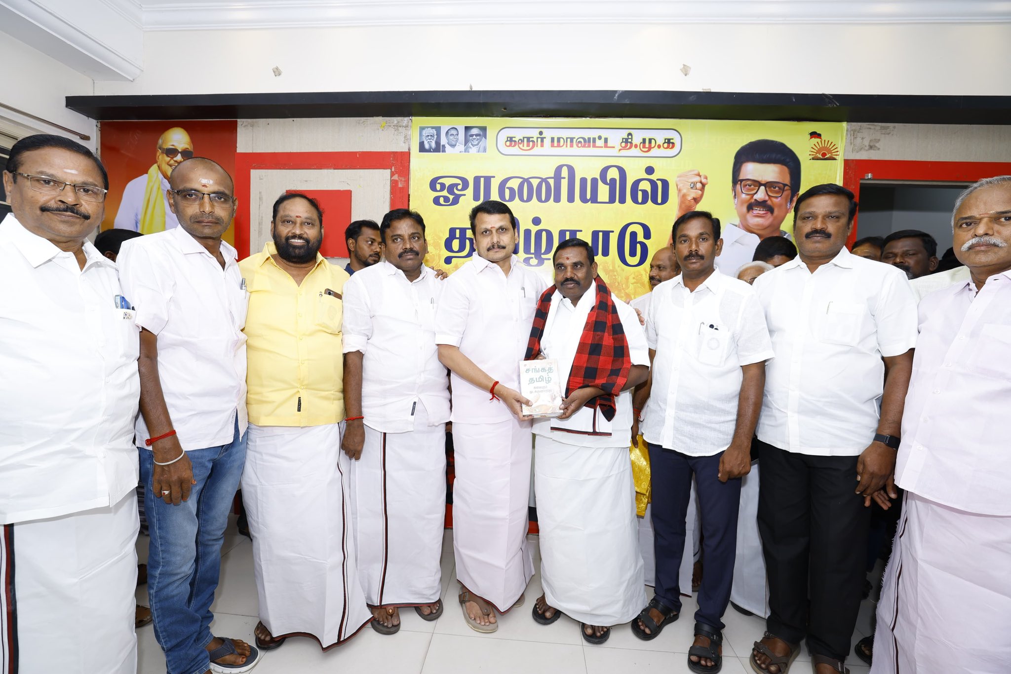Breaking: எடப்பாடி பழனிச்சாமிக்கு மீண்டும் அடி..! இறங்கி ஆடும் செந்தில் பாலாஜி… அதிமுக மாவட்ட நிர்வாகி திடீர் விலகல்… திமுகவில் 50 பேரோடு ஐக்கியம்…!!!