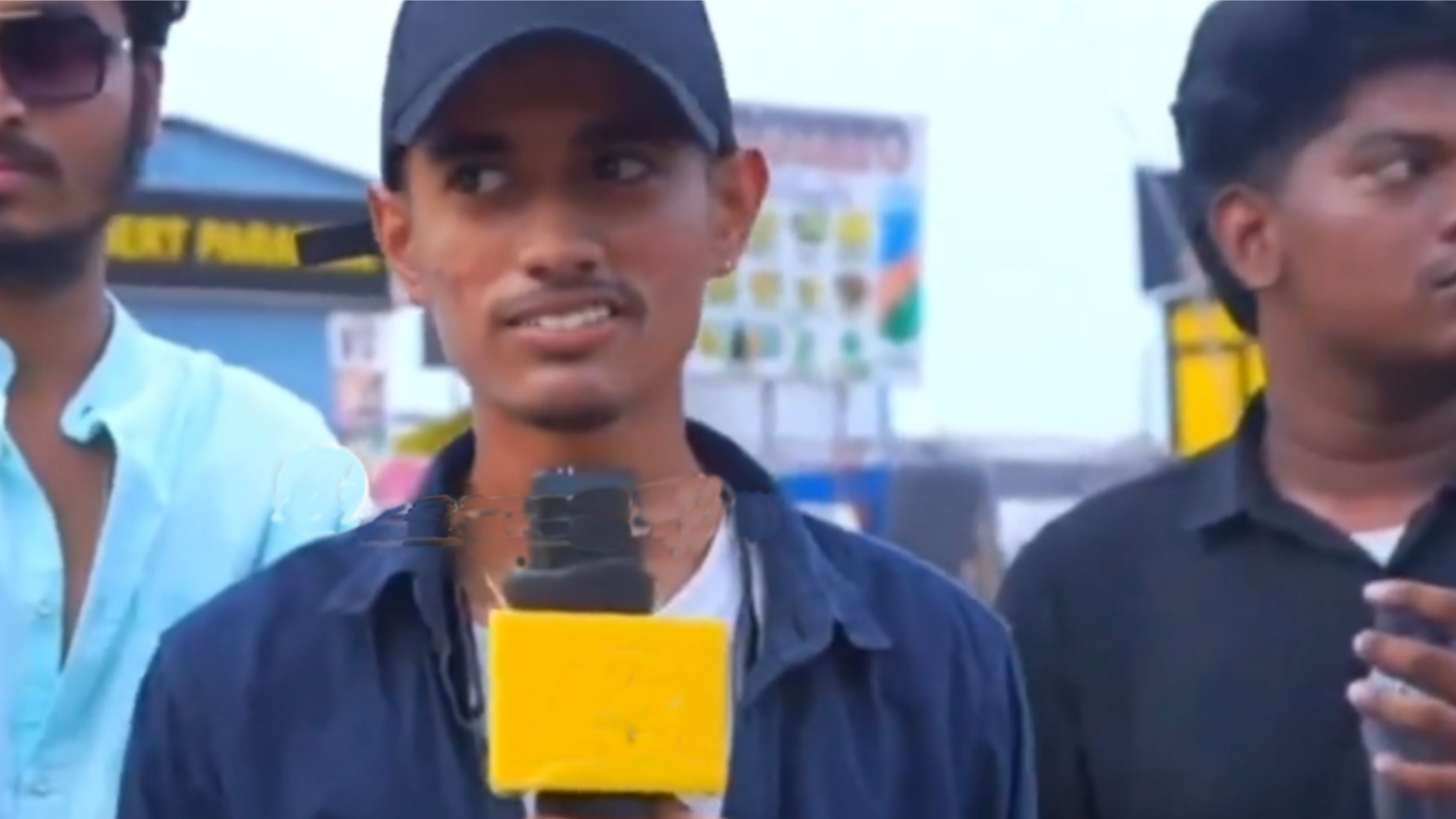 விஜய் கொள்ளை அடிப்பாரு… ஆனா அந்த காசு ல நல்லதும் பண்ணுவாரு…. TVK தொண்டன் சர்ச்சை பேச்சு…!!