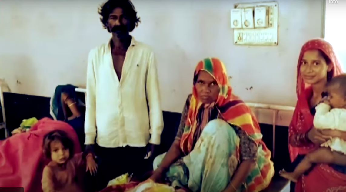 “16 குழந்தைகள்”… திருமணம் ஆகி பேரன் பேத்தி எடுத்த பிறகு மீண்டும் தாயான 55 வயது பெண்… தனக்கு தானே பிரசவம் பார்த்து 17-வது குழந்தையை பெற்றெடுத்த சம்பவம்…!!!!!