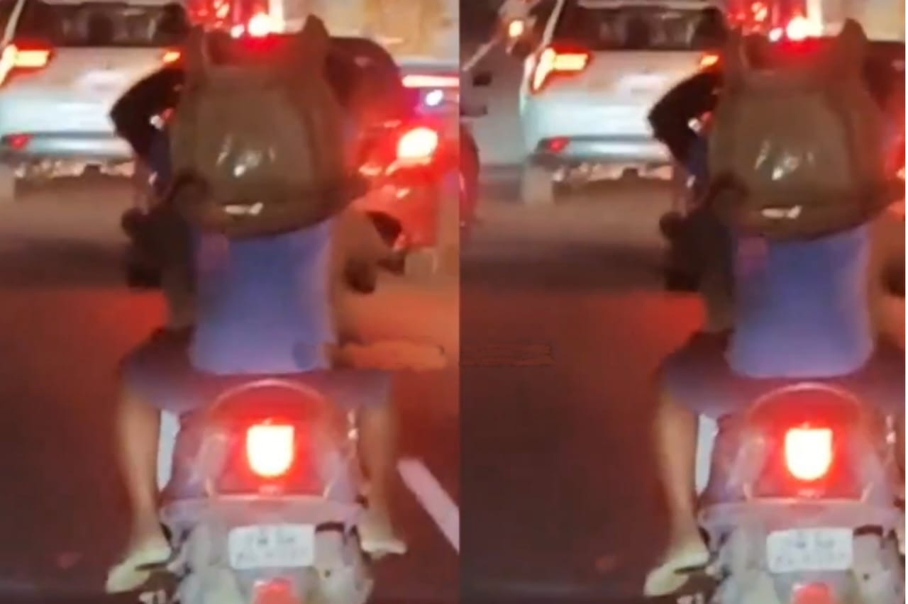 ஒரு CHAIR கூட வாங்க துப்பில்லையா…? மாநாட்டில் களவாணி தனத்தை காட்டிய இளைஞர்கள்…. வைரலாகும் வீடியோ….!!