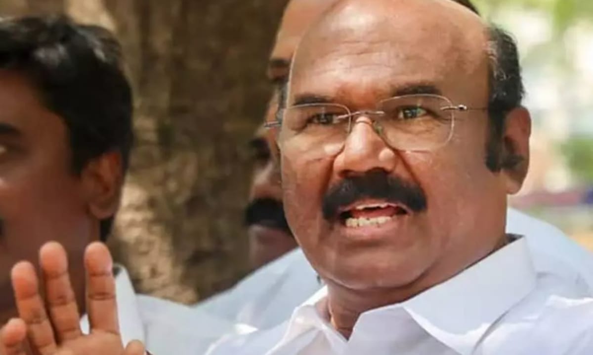 Breaking: பதவிக்காக யார் வீட்டு வாசலுக்கும் போக மாட்டேன்…! என் உடம்பில் ஓடுவது அதிமுக இரத்தம்… வதந்திகளுக்கு முற்றுப்புள்ளி வைத்த ஜெயக்குமார்….!!!!