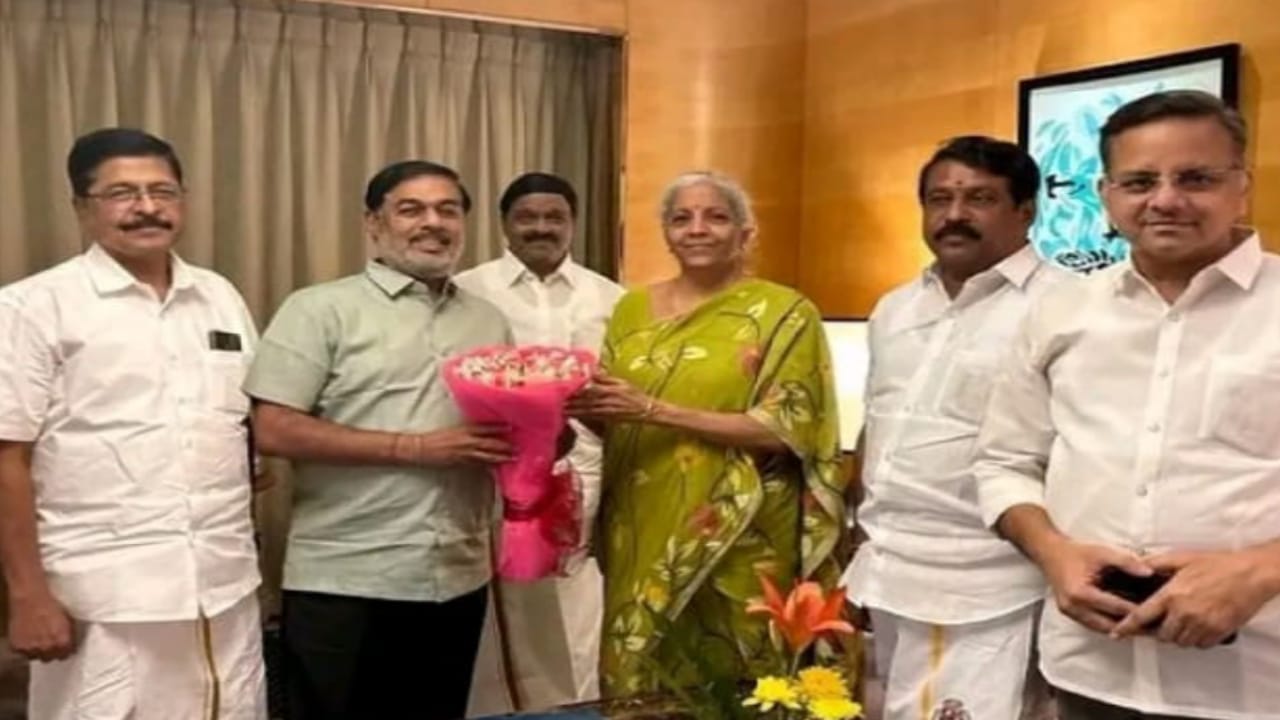 சூடு பிடிக்கும் 2026 தேர்தல் களம்…!! அதிமுக பாஜக கூட்டணியில் மேலும் 2 புதிய கட்சிகள்…! நிர்மலா சீதாராமனுடன் நேரில் சந்திப்பு… பரபரப்பு தகவல்…!!!!