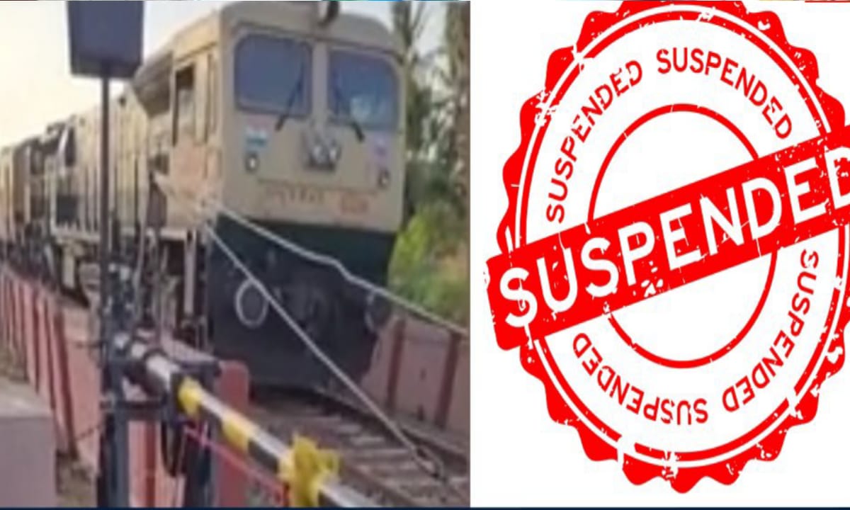அதிர்ச்சி  பெரும் விபத்து தவிர்ப்பு..!!.  “ராமநாதபுரம் அருகே ரயில் வரும்போதும் கேட் மூடாத அலட்சியம்”  வட மாநில கேட் கீப்பர் சஸ்பண்ட்..!!!