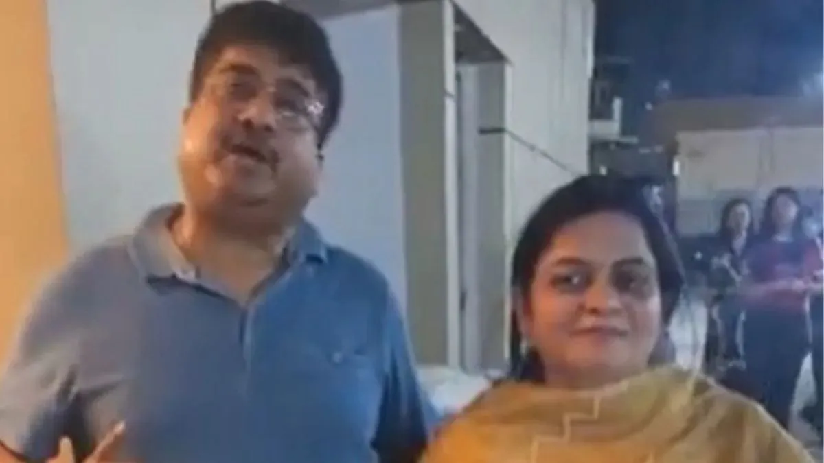 “அப்படிப்பட்ட டிரெஸ் அணிந்திருந்தால்தான் உள்ளே போகனுமா”..? இந்திய பெண்ணுக்கு உணவகத்தில் நேர்ந்த அவமானம்… அதுவும் தலைநகரில்… அதிர்ச்சி வீடியோ..!!!