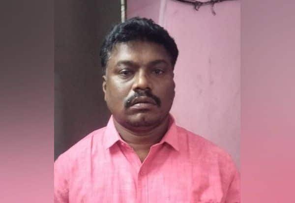 “அரசு அலுவலகத்திற்குள் நுழைந்து ஊழியர் மீது பட்டப்பகலில் தாக்குதல்”… விசிக கவுன்சிலர் அட்டூழியம்… வீடியோவை வெளியிட்டு கொந்தளித்த அண்ணாமலை…!!