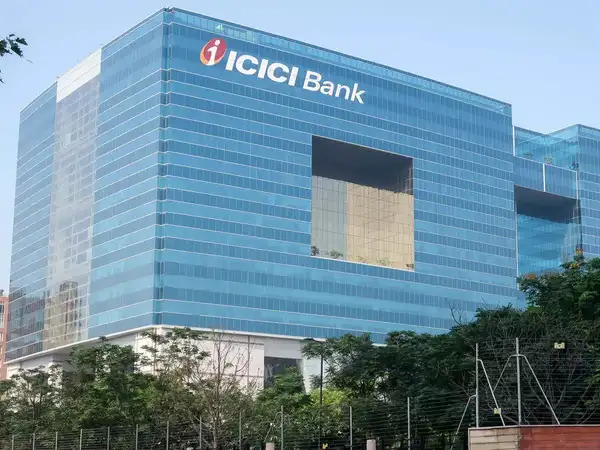 Breaking: இனி வங்கியில் மினிமம் பேலன்ஸ் ரூ.50,000 இருக்கணும்… வாடிக்கையாளர்களுக்கு ஷாக் கொடுத்த ICICI வங்கி…!!!!