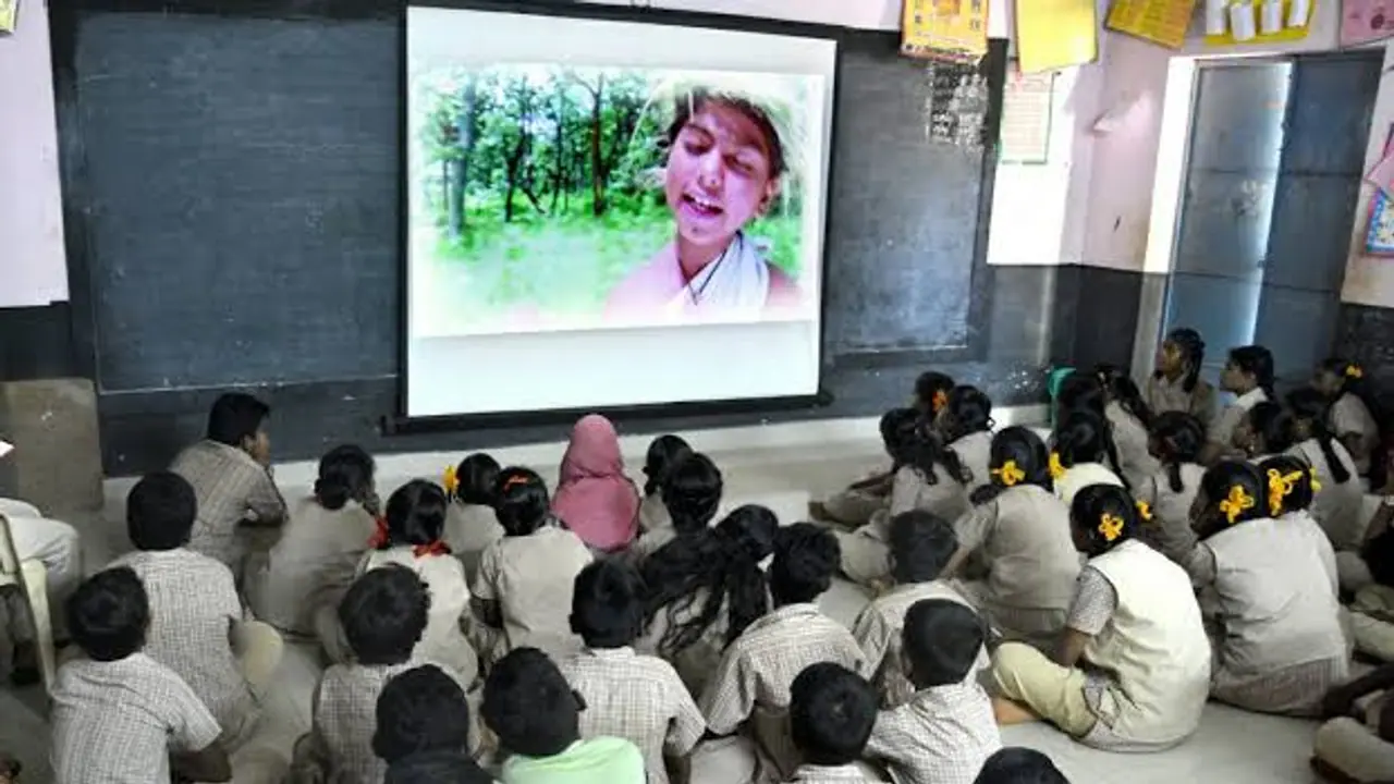 தமிழக அரசு பள்ளி மாணவர்களுக்கு செம ஹேப்பி நியூஸ்..! இனி படம் எடுக்கலாமா…? ஆகஸ்ட் 20 முதல்… வெளியான சூப்பர் அறிவிப்பு..!!