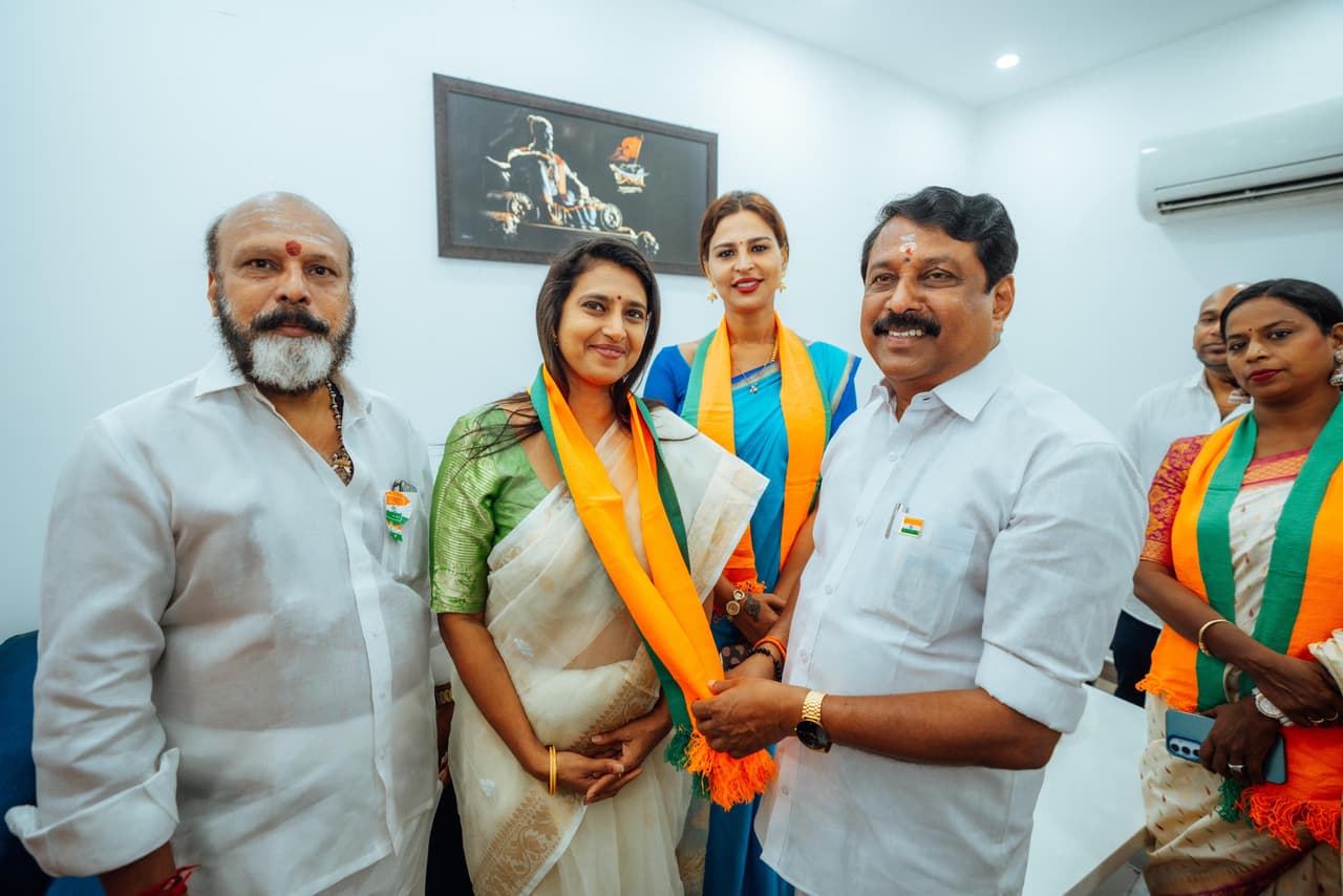 BREAKING: திமுக,அதிமுகவுக்கு ஷாக்…! நயினார் நாகேந்திரன் முன்னிலையில் பாஜகவில் இணைந்தார் நடிகை கஸ்தூரி…. அதிரும் அரசியல் களம்….!!