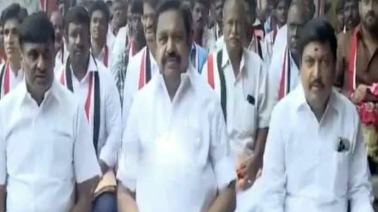 BREAKING: திமுகவுக்கு ஷாக்…!! எடப்பாடி பழனிச்சாமி முன்னிலையில் 500-க்கும் மேற்பட்டோர் அதிமுகவில் கூண்டோடு ஐக்கியம்…..!!