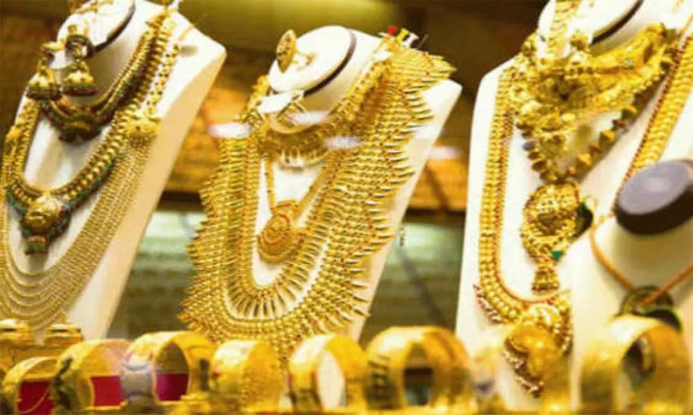 FLASH : நகைப்பிரியர்களுக்கு ஷாக் நியூஸ் ..!! “ஒரே நாளில் ரூ.80 உயர்ந்த  தங்கம் விலை” சவரன் ரூ.81,840 க்கு விற்பனை..!!!!