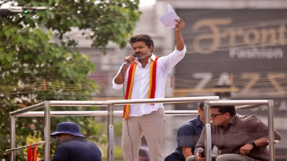 “நம்ம தொப்புள் கொடி உறவு”… தாய்ப்பாசம் காட்டிய தலைவனை இழந்து தவிப்பவர்களுக்கு ஆதரவாக குரல் கொடுப்பது நம்ம கடமை… விஜய் உருக்கமான பேச்சு…!!!!