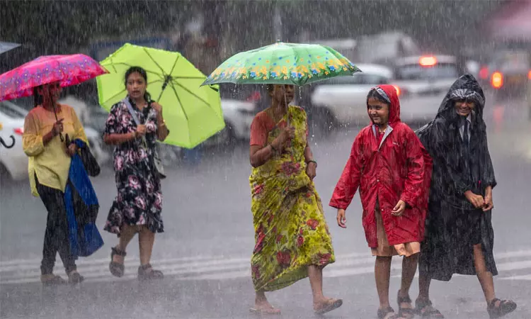 அலர்ட்…! தமிழ்நாட்டிற்கு 5 மாவட்டங்களுக்கு மஞ்சள் எச்சரிக்கை… இடி மின்னலுடன் கனமழை வெளுத்து வாங்கும்.‌.!!