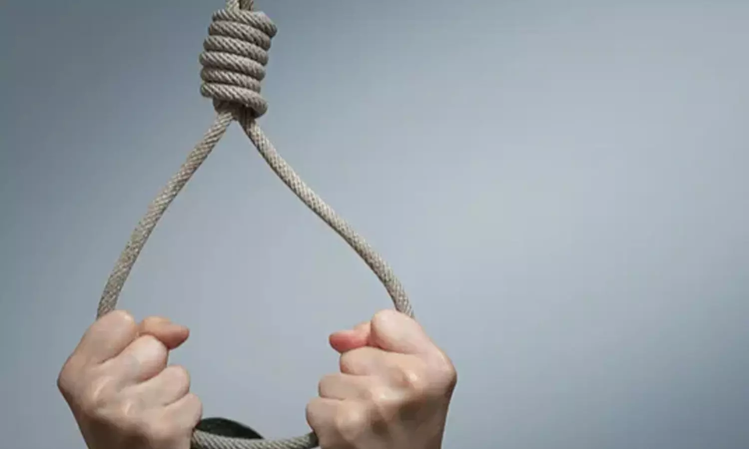 19 வயது சிறுமிக்கு பாலியல் தொல்லை… திடீரென கோவிலில் தூக்கிட்டு தற்கொலை செய்த பூசாரி… பரபரப்பு சம்பவம்…!!!