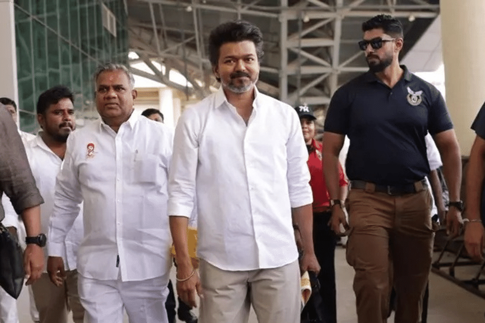 திடீர் டுவிஸ்ட்..! ” விஜய்யின் தவெகவில் இணைய போகும் முக்கிய புள்ளி.?”  நாகையில் பரபரப்பான அரசியல் சூழல்..!!!