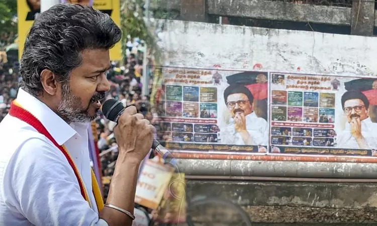 “திமுக ஆட்சியின் 4 வருட சாதனைகள்”… விஜயின் வருகையை முன்னிட்டு நாகை திருவாரூரில் ஒட்டப்பட்ட போஸ்டர்கள்… ஒருவேளை மறைமுக பதிலடியோ…?