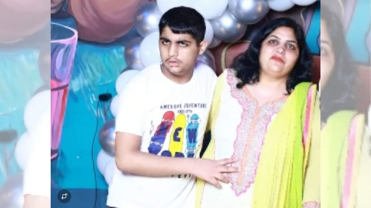 “மகனின் உடல்நிலை மோசமா இருக்கு”… யாரையும் தொந்தரவு செய்ய விரும்பல… கணவனிடம் சொல்லிவிட்டு மகனுடன் மாடியில் இருந்து குதித்த தாய்… வேதனை சம்பவம்..!!!