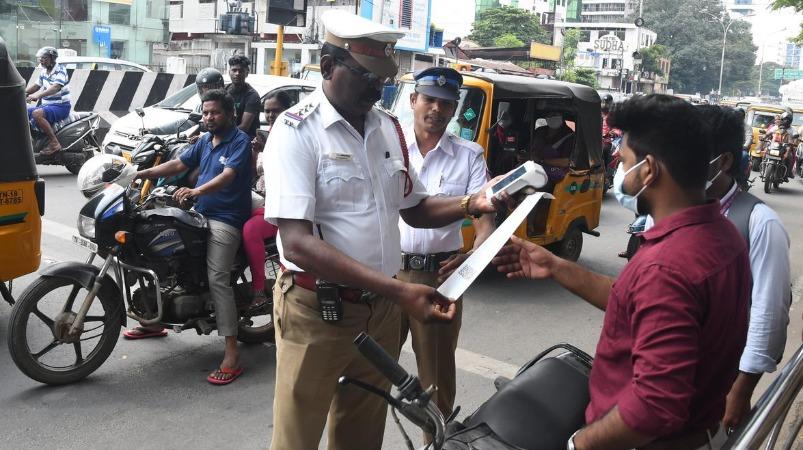குட் நியூஸ்..!  “வாகன ஓட்டிகளே”… போக்குவரத்து அபராதம் மன்னிப்பு & 50% தள்ளுபடி பெற அரிய வாய்ப்பு…!!!