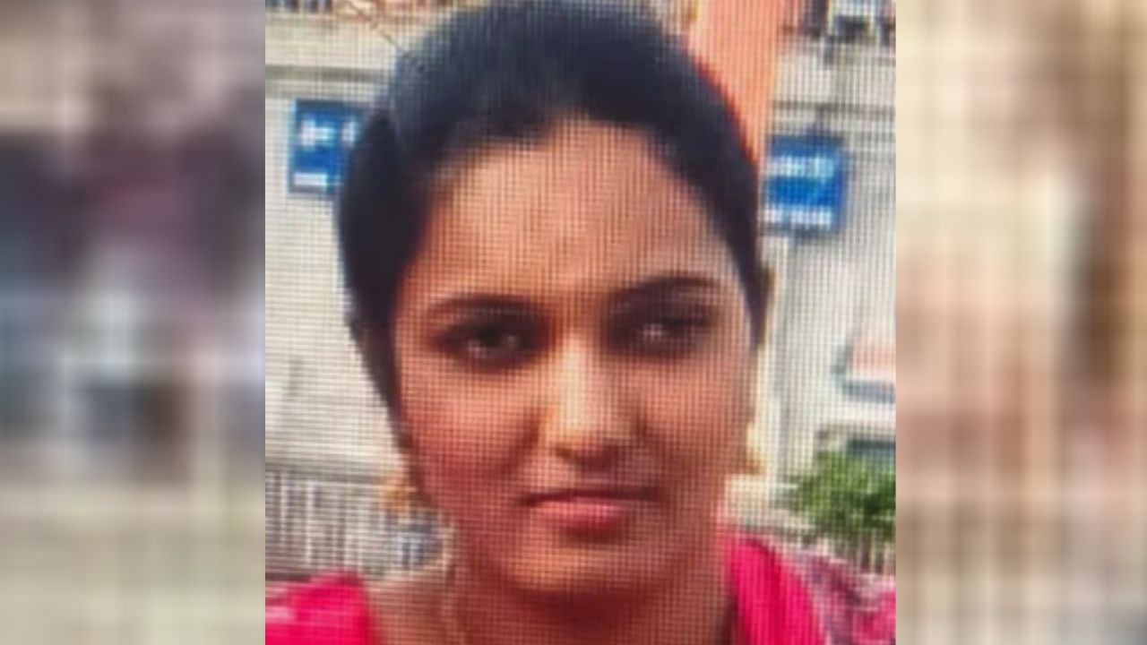 “பஸ் ஸ்டாண்டில் வெடித்த சண்டை”… 13 வயது மகள் கண்முன்னே பெற்ற தாயை துடிக்க துடிக்க கொன்ற தந்தை… நிலைகுலைய வைக்கும் சம்பவம்…!!!