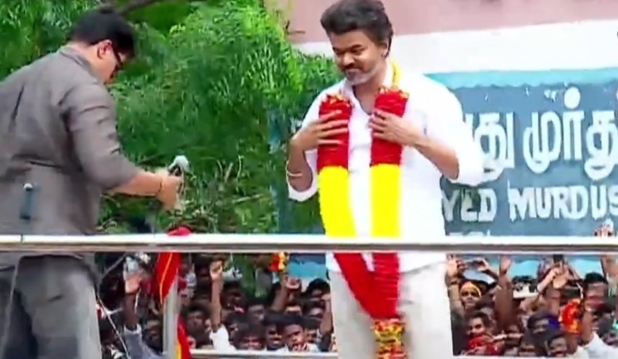Breaking: அனல் பறக்கும் பிரச்சாரம்…! தவெக தலைவர் விஜயின் முதல் 2 தேர்தல் வாக்குறுதிகள்… 2026 தேர்தலுக்காக அதிரடி…!!!
