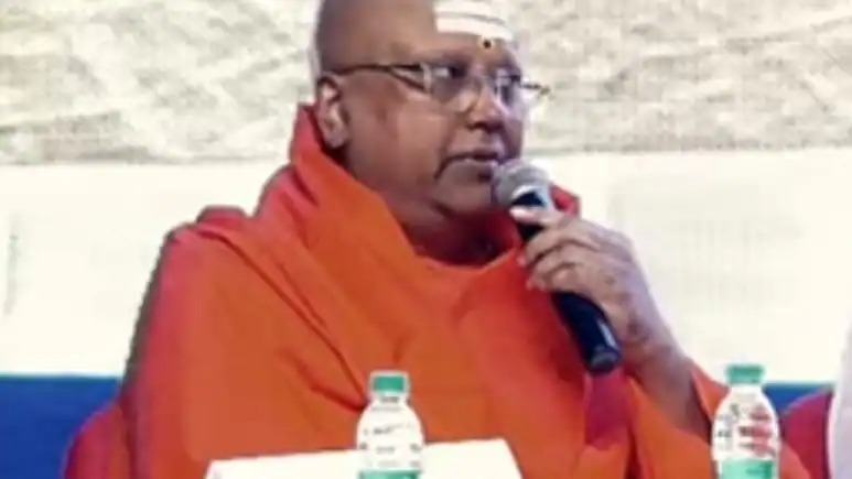 அதிர்ச்சி..! “ஏழ்மையை ஆயுதமா பயன்படுத்தி”…  ஸ்காலர்ஷிப் பேரில் பாலியல் துன்புறுத்தல்..! ஆசிரமத்தில் 15 மாணவிகளை சிக்க வைத்த சாமியார்… கண்ணீருடன் பரபரப்பு புகார்!