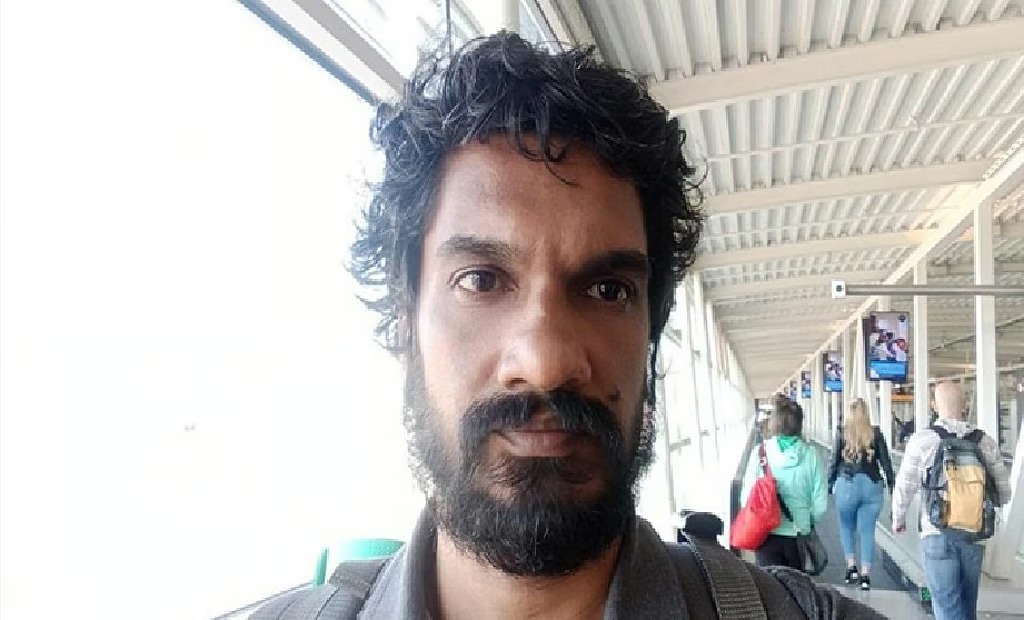 திரையுலகில் பரபரப்பு! ..! “விமான நிலையத்தில் பிரபல இயக்குநர் வந்தவுடன் அதிரடி கைது”…!!!