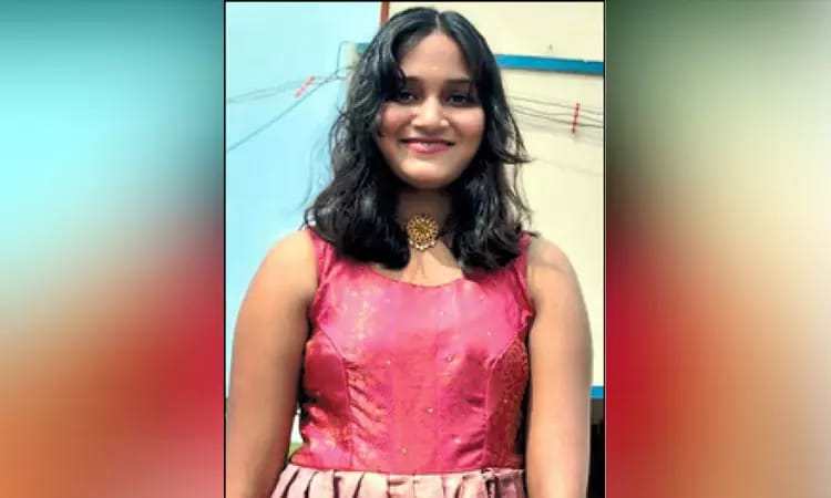 “காலையில் தூங்கி எழுந்ததும் உடம்பெல்லாம் வீங்கி ஒரே அரிப்பு”… திடீரென வாயில் நுரை தள்ளி… 19 வயது இளம்பெண் அதிர்ச்சி மரணம்… காரணம் புரியாமல் தவிக்கும் பெற்றோர்..!!!!