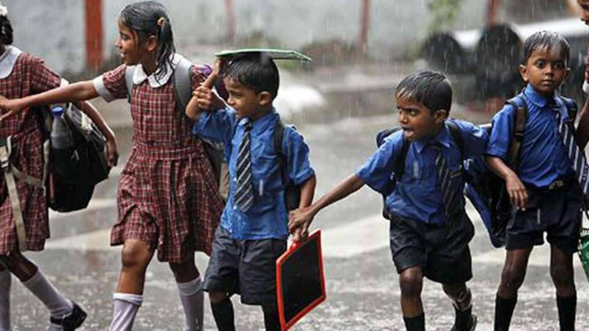 Breaking:  தொடர் மழை எதிரொலி…  கொடைக்கானலில் 1 முதல் 5 ஆம் வகுப்புகளுக்கு மட்டும் பள்ளி விடுமுறை..!!!