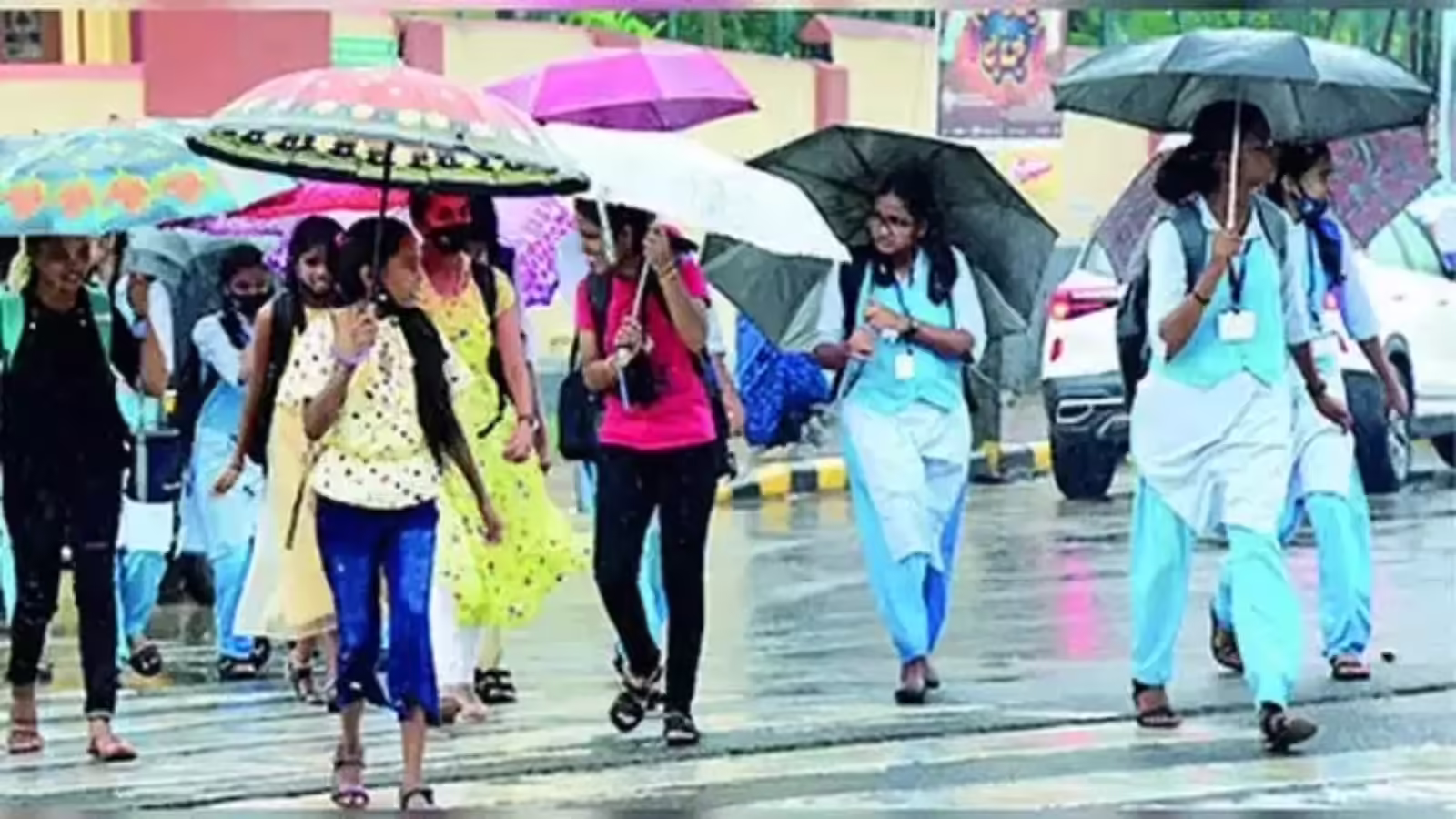 தமிழகத்தில் 19 மாவட்டங்களுக்கு கனமழை எச்சரிக்கை: வளிமண்டல சுழற்சி காரணமாக வானிலை மையம் அறிவிப்பு..!!