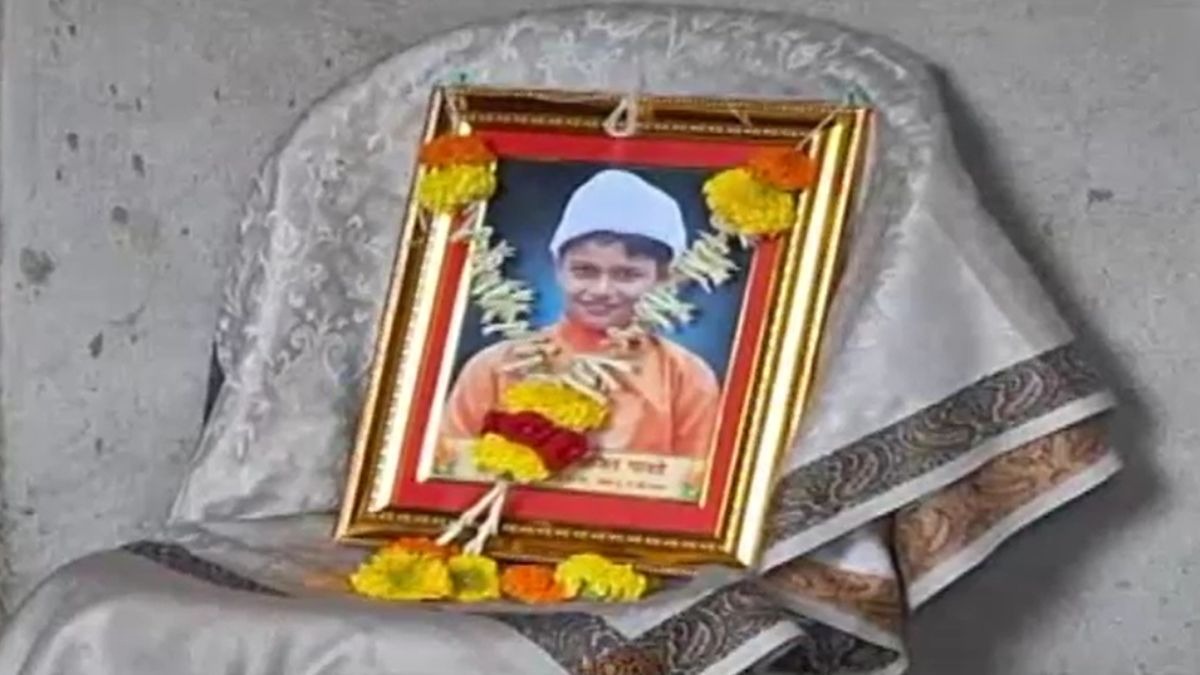 10 வயசு தான் ஆகுது..! “நல்ல விளையாடிட்டு இருந்த புள்ள”.. நொடியில் சுருண்டு விழுந்து மாரடைப்பால் மரணம்… கதறி துடிக்கும் தாய்… தொடரும் சோகம்…!!!